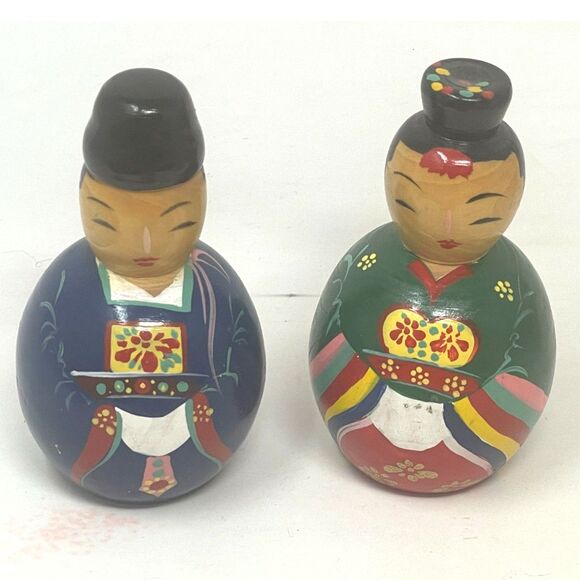 WOODEN ROLY POLY COUPLE JAPANESE KOKESHI DOLLS COLORFUL SALT PEPPER SHAKERS VTG - Picture 1 of 9